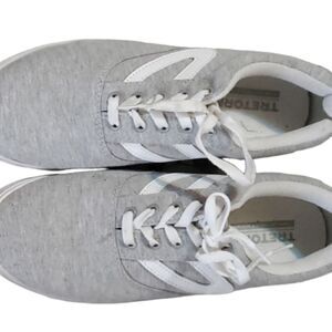 TRETORN KICKS SIZE 10 GREY WHITE